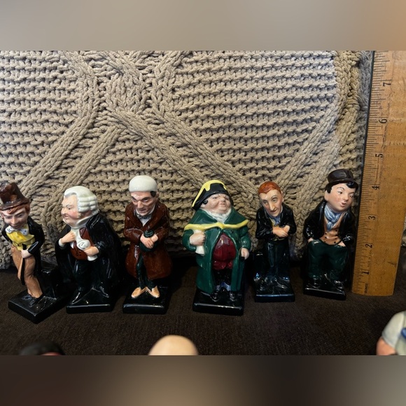 Royal Doulton Red and Green Decorative Accents Vintage colección . 15 characters - Picture 14 of 16